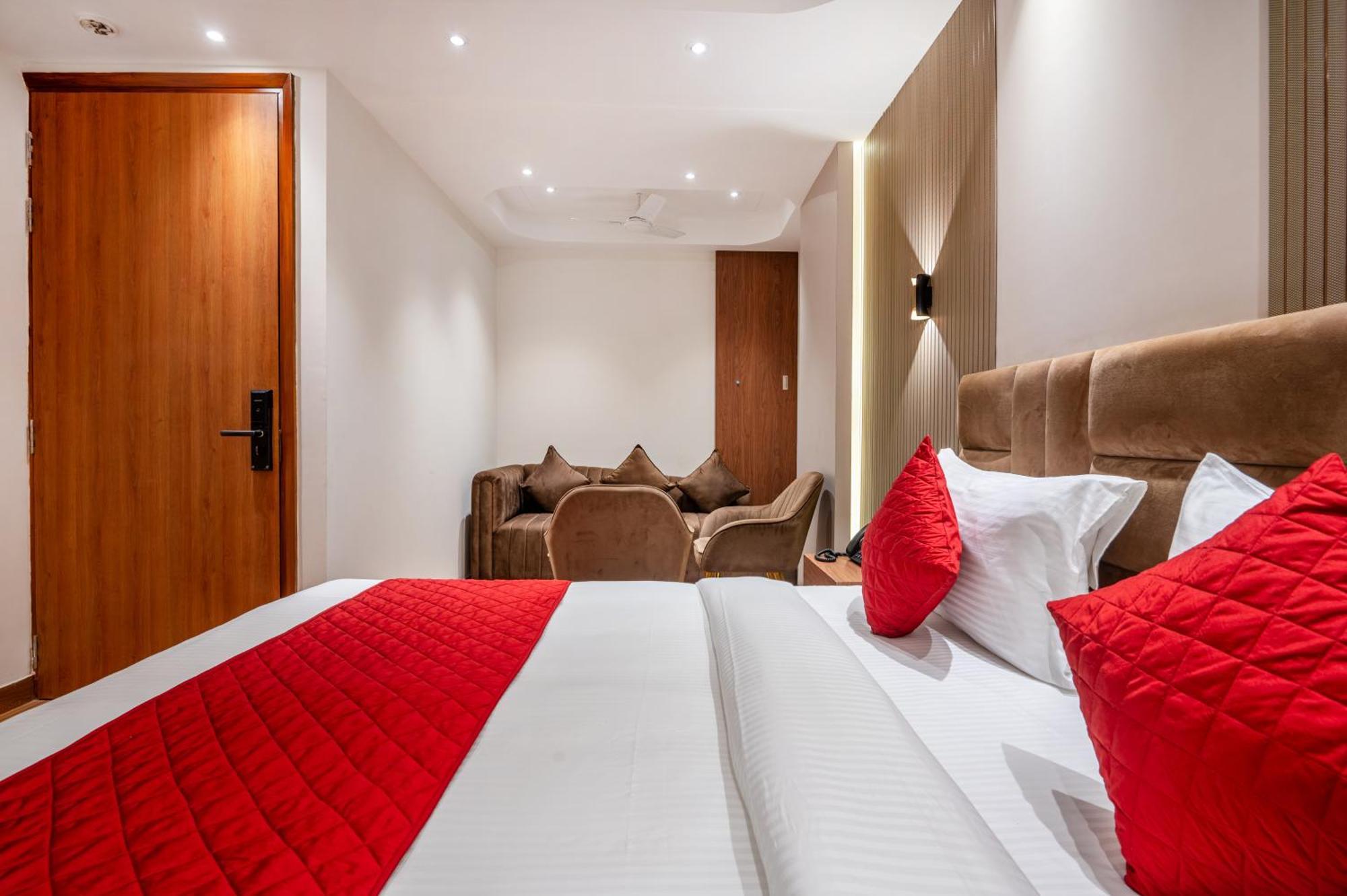 Hotel Avaas - Faiz Road Karol Bagh Делі Екстер'єр фото