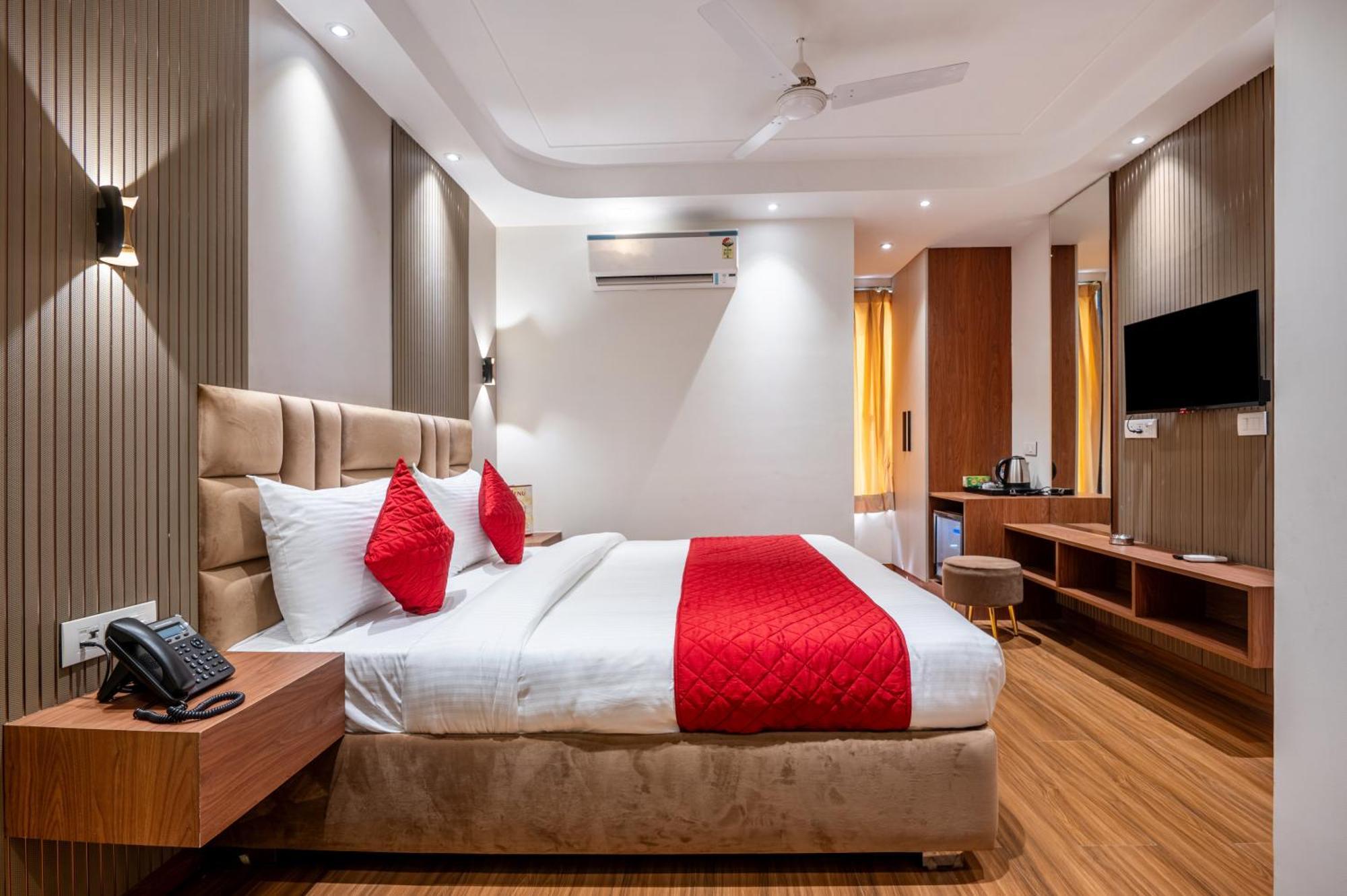 Hotel Avaas - Faiz Road Karol Bagh Делі Екстер'єр фото