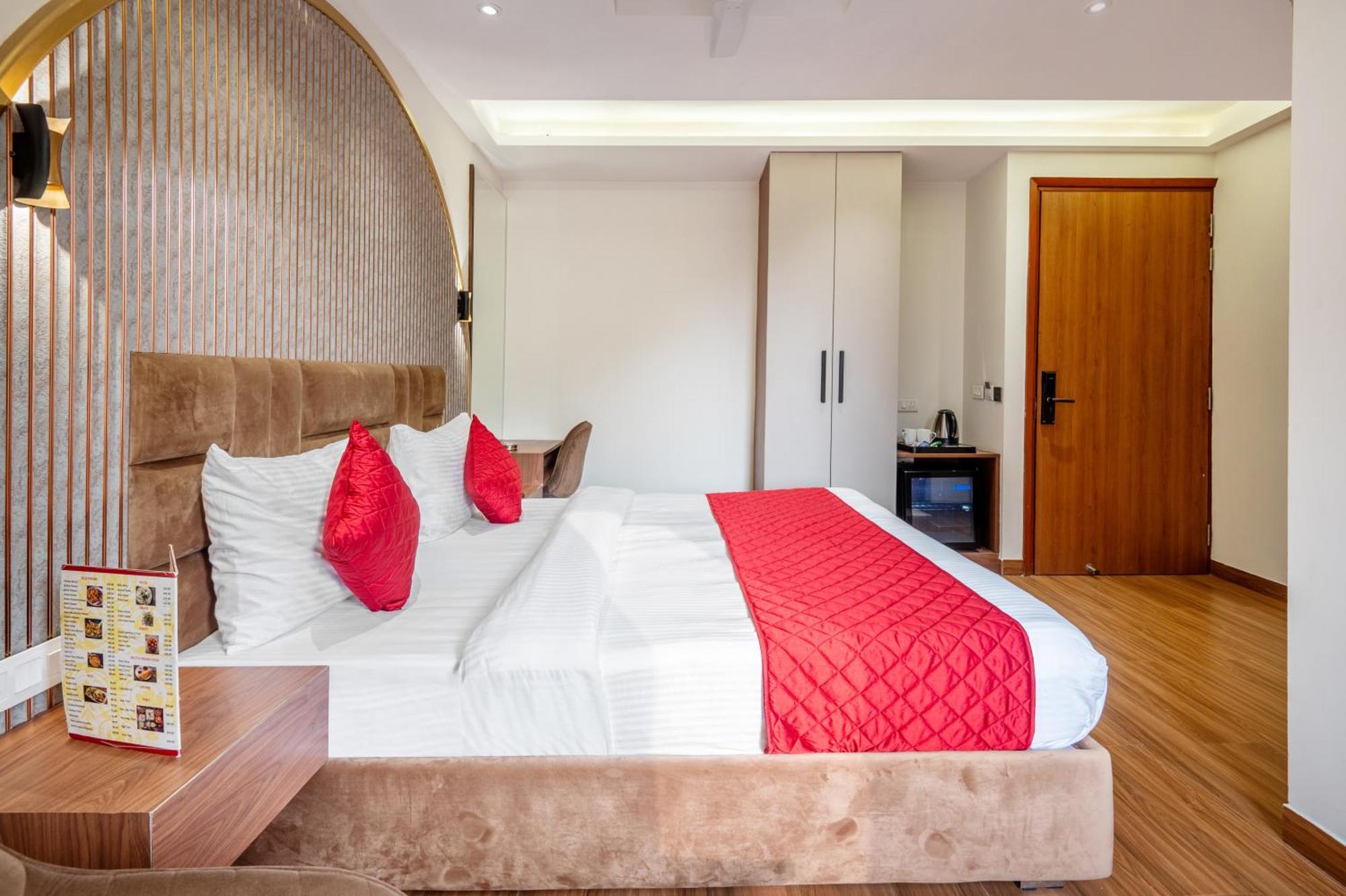 Hotel Avaas - Faiz Road Karol Bagh Делі Екстер'єр фото