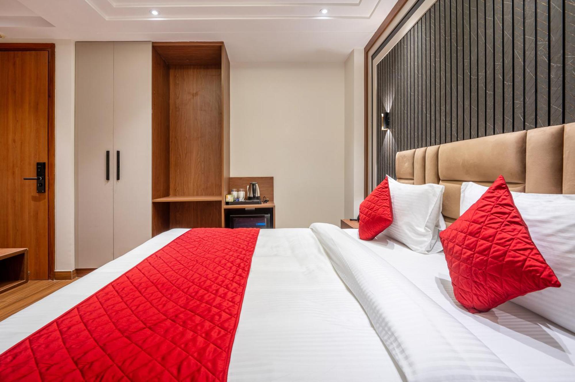 Hotel Avaas - Faiz Road Karol Bagh Делі Екстер'єр фото